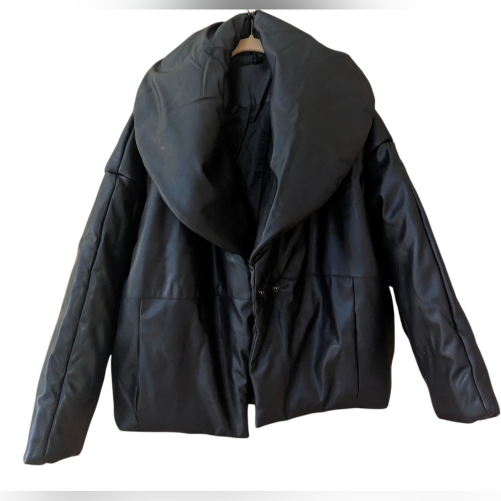 New W Tag.G by Giuliana Lined Faux Leather Black PufferJactet. One Snap Closure.